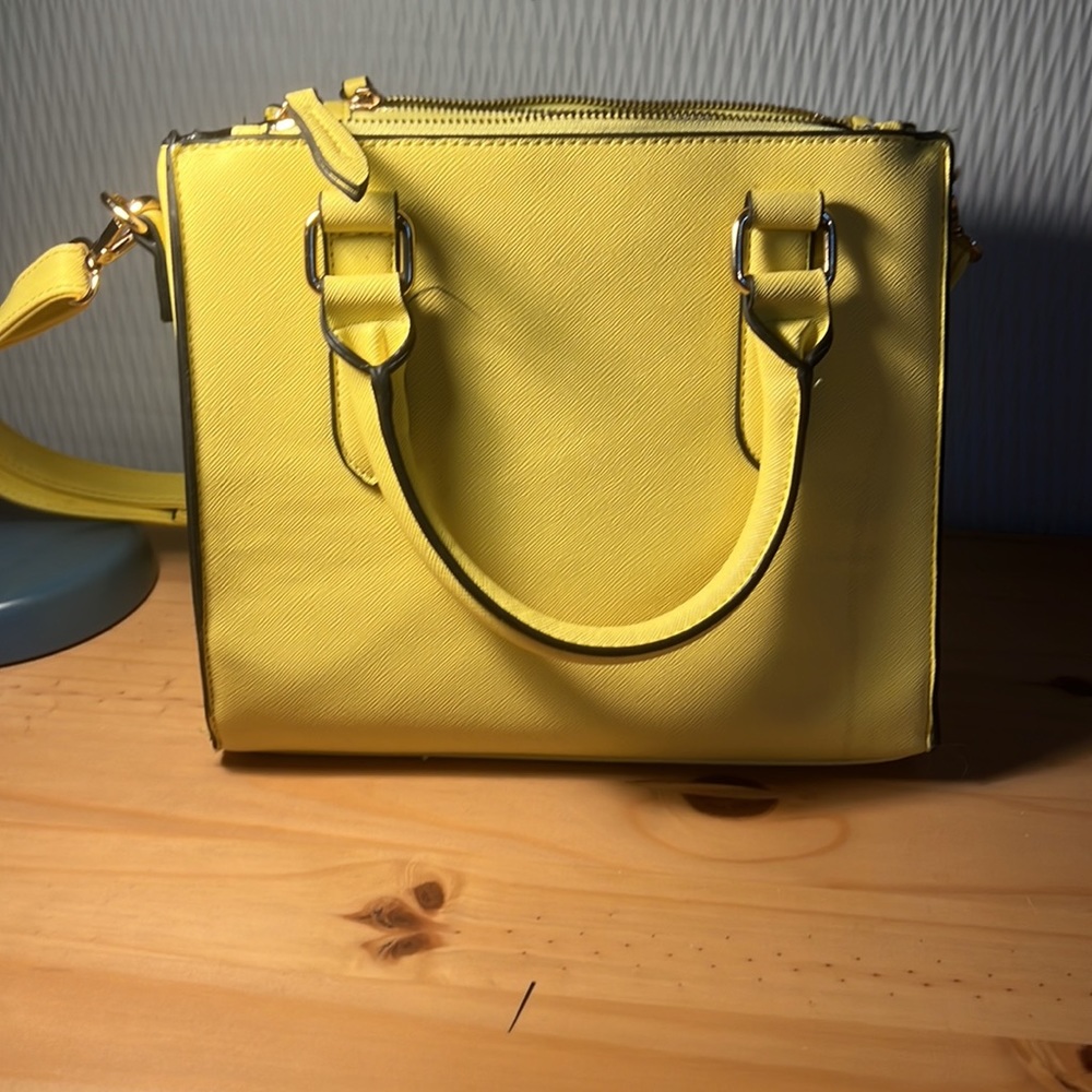 Yellow square handbag - Picture 2 of 4